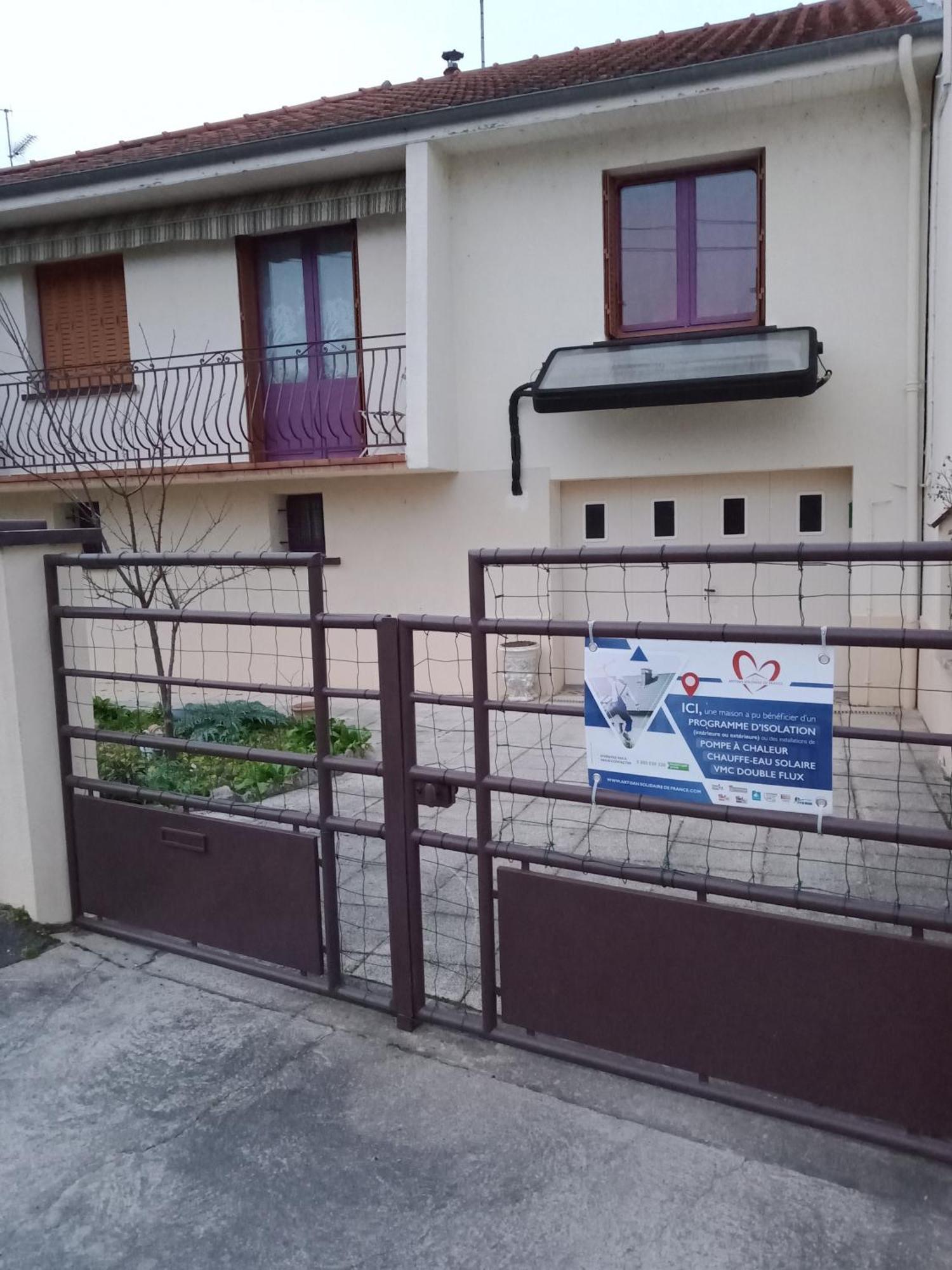 Maison Entiere Avec Parking, Garage Et Jardin Montlucon Phòng bức ảnh