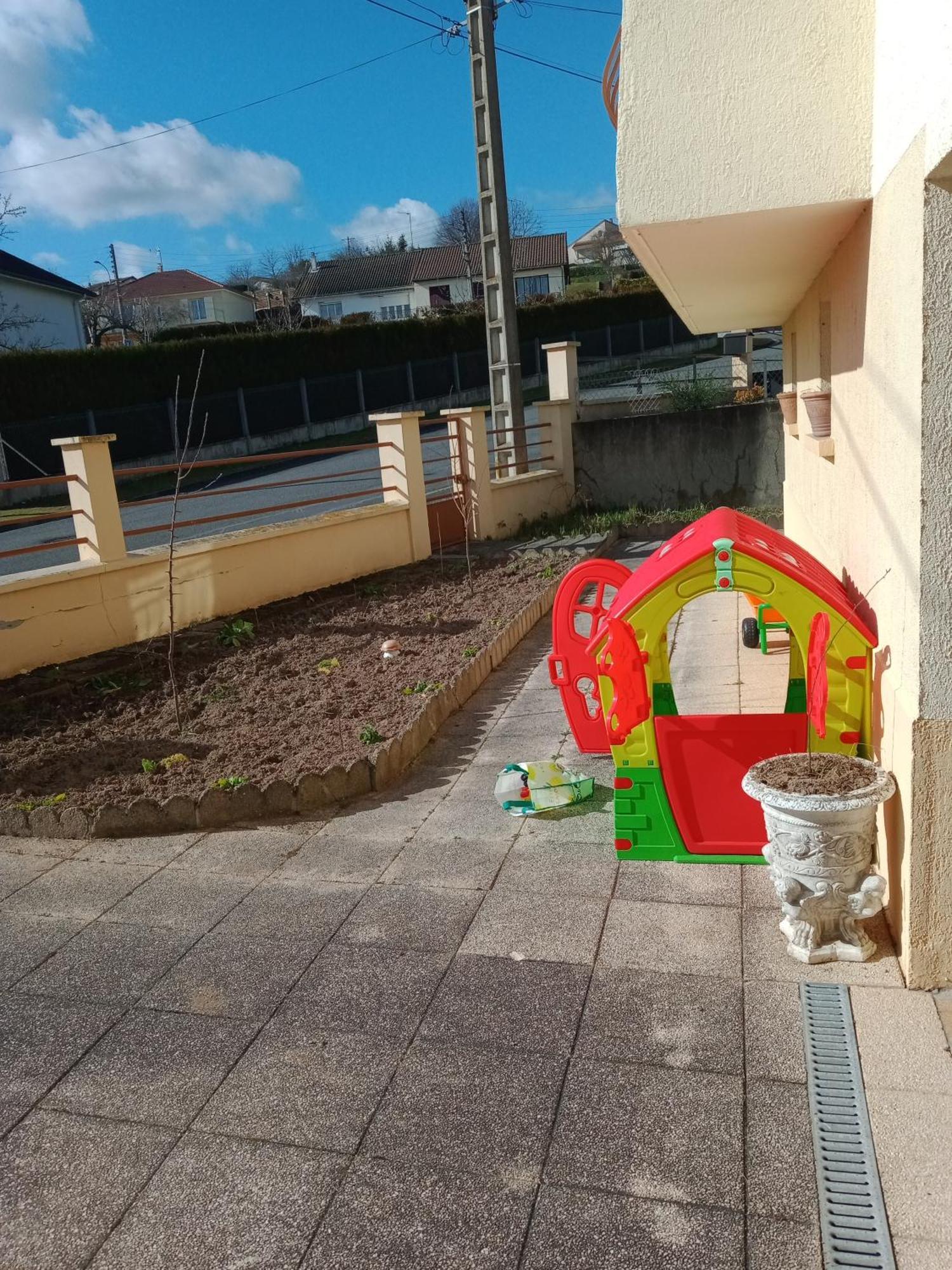 Maison Entiere Avec Parking, Garage Et Jardin Montlucon Phòng bức ảnh